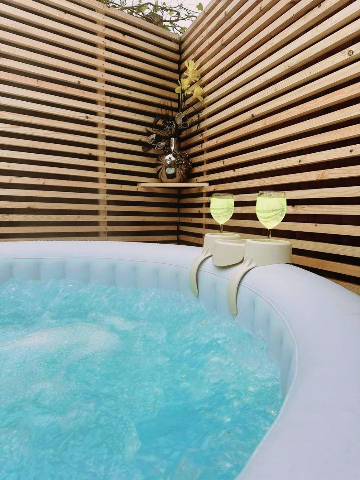1 Bedroom Apartment With Hot Tub In Cardiff Bagian luar foto