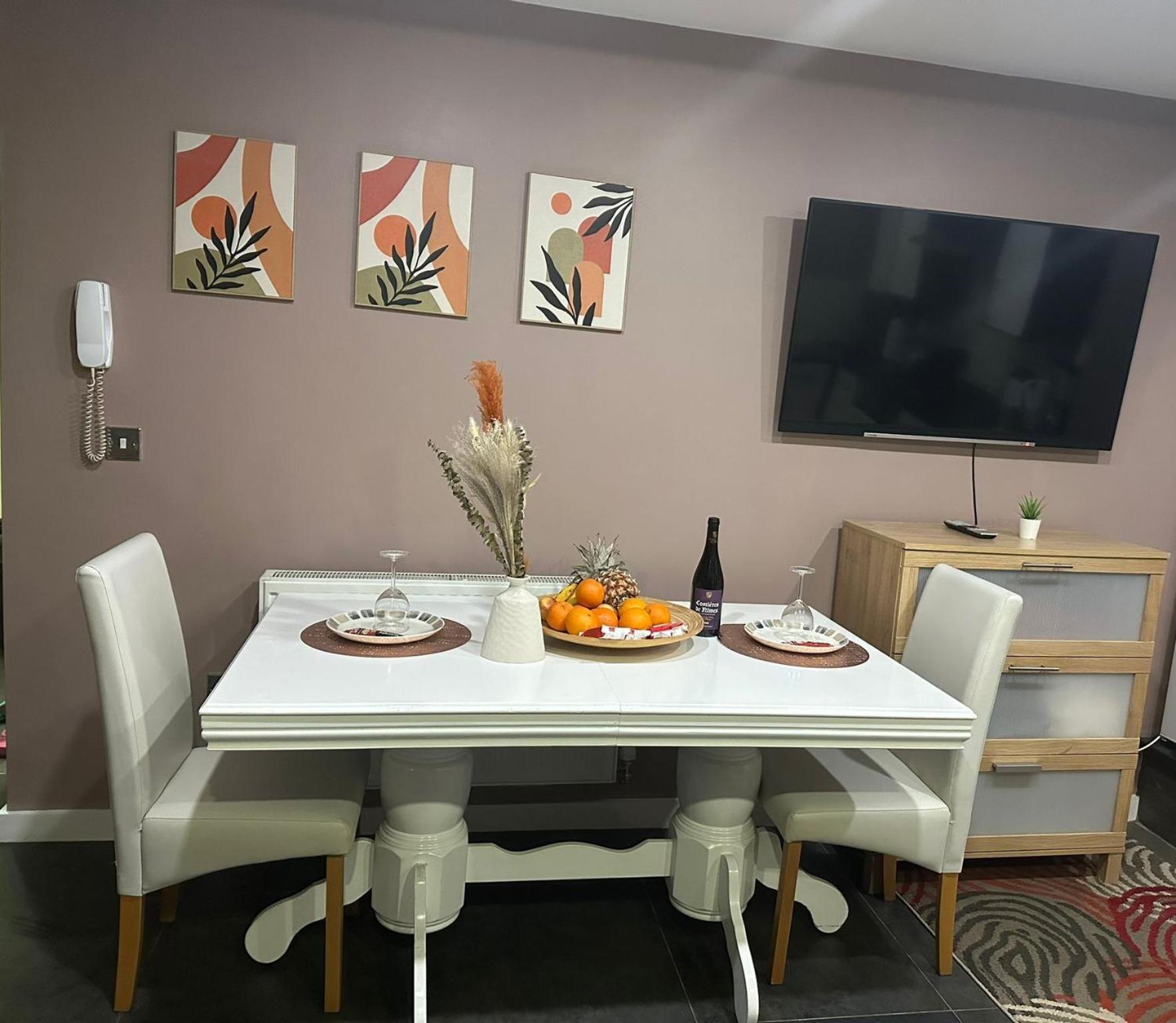 1 Bedroom Apartment With Hot Tub In Cardiff Bagian luar foto